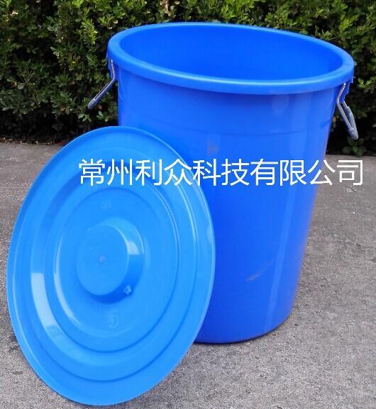 厂家生产50L带盖塑料圆桶 双提手铁柄 密封垃圾桶 学校